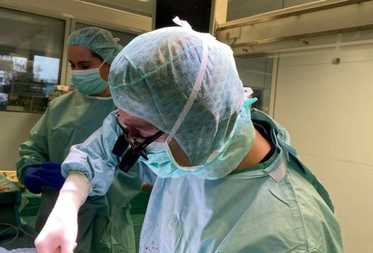 Mjeku shqiptar nga Kumanova kryen transplantin e 400-të të zemrës në Gjermani