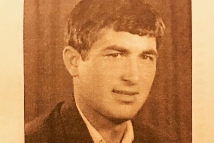  “I lidhur kokë e këmbë për 35 ditë”- Poeti që sfidoi Hazbiun dhe refuzoi misionin në Belgjikë, dëshmia tronditëse e shokut të qelisë për Vilson Blloshmin!