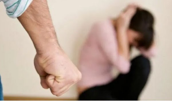 Sulmohet një grua, arrestohen dy të dyshuar