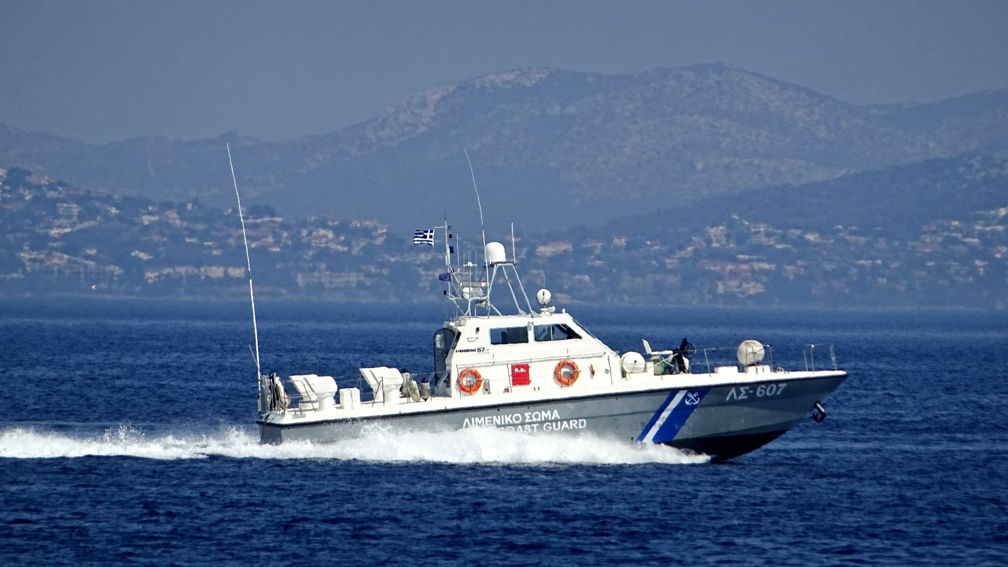 Anija me emigrantë fundoset në Kretë, 18 të vdekur