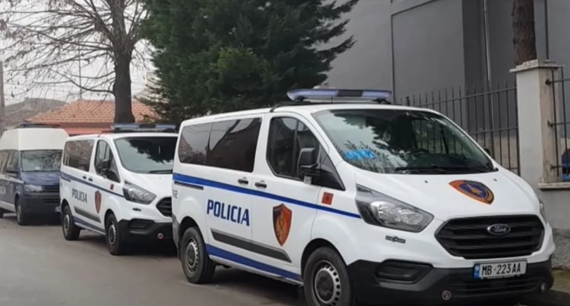 U paraqit në spital me plagë, kush është 37-vjeçari që u qëllua me armë zjarri/ Refuzon të tregojë të vërtetën në polici