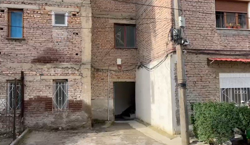 Jetonte e vetme, e moshuara gjendet e pajetë në banesën e saj! Dyshohet se 70-vjeçarja ka ndërruar jetë prej disa ditësh