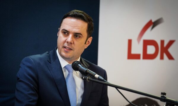“Prishtinë, zgjedh shpresën”, Abdixhiku për 30 kandidatët për deputetë të kryeqytetit: Ekip i ndërtuar me integritet