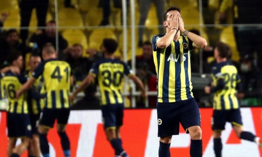 Lojtarë të Galatasarayt e Fenerbahçes në paraburgim