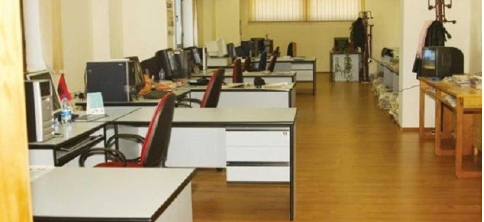 Sindikatat e Administratës Shtetërore dhe asaj gjyqësore kërcënojnë me grevë