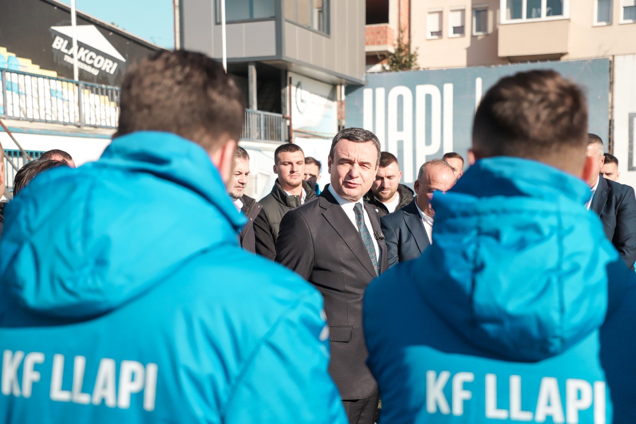 Kryeministri Kurti në mesin e lojtarëve të Llapit! 