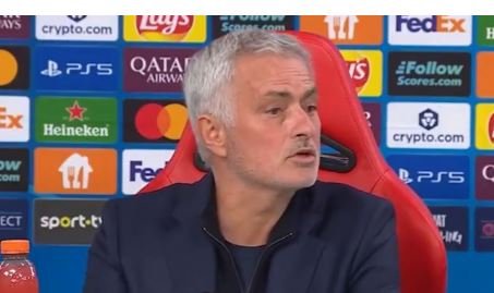Çfarë ke në çantë? Gazetari e pyet Mourinhon në konferencë