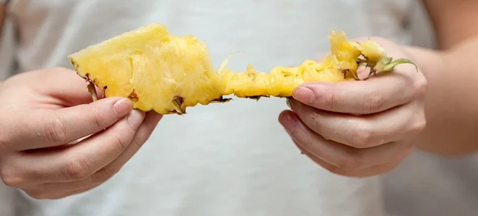 Këto janë arsyet pse duhet ta përfshini ananasin në dietën tuaj