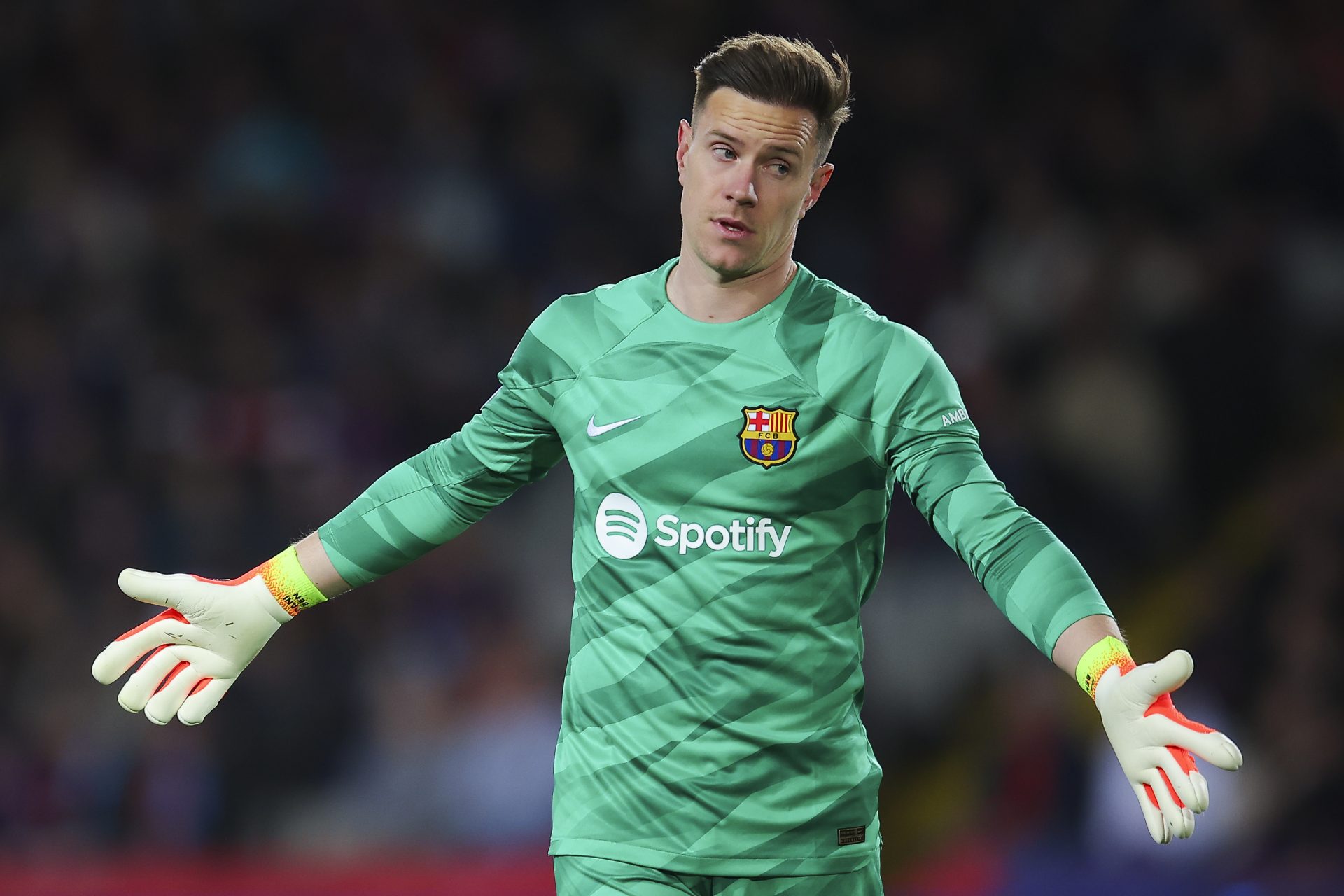 Aston Villa synon portierin e Barcelonës