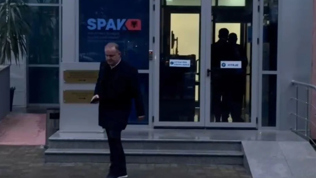 U mbyllën hetimet ndaj tij/ Ish-drejtori i Burgjeve, Agim Ismaili del nga SPAK së bashku me avokatin