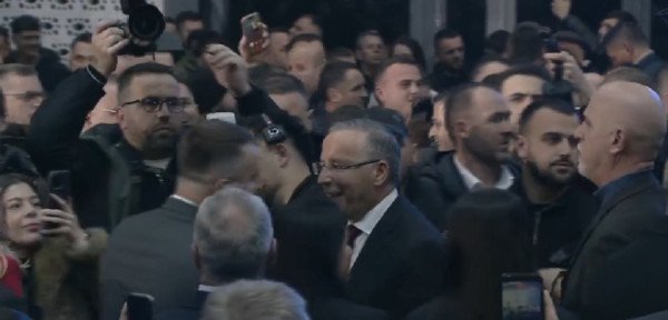 Bedri ​Hamza premton fond të bursave për studime në arsim