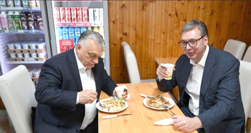Diplomaci me byrek e kos, ja takimi i pazakontë Vuçiç-Orban që vulosi “pazarin” për NIS