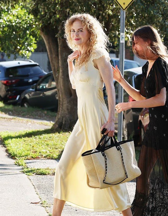 Nicole Kidman shkëlqen me bukurinë e saj të përjetshme, rikthehet në Australi