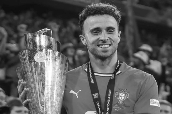 ​Emocion në Premier Ligë, djemtë e Jotës si maskota në “Anfield”