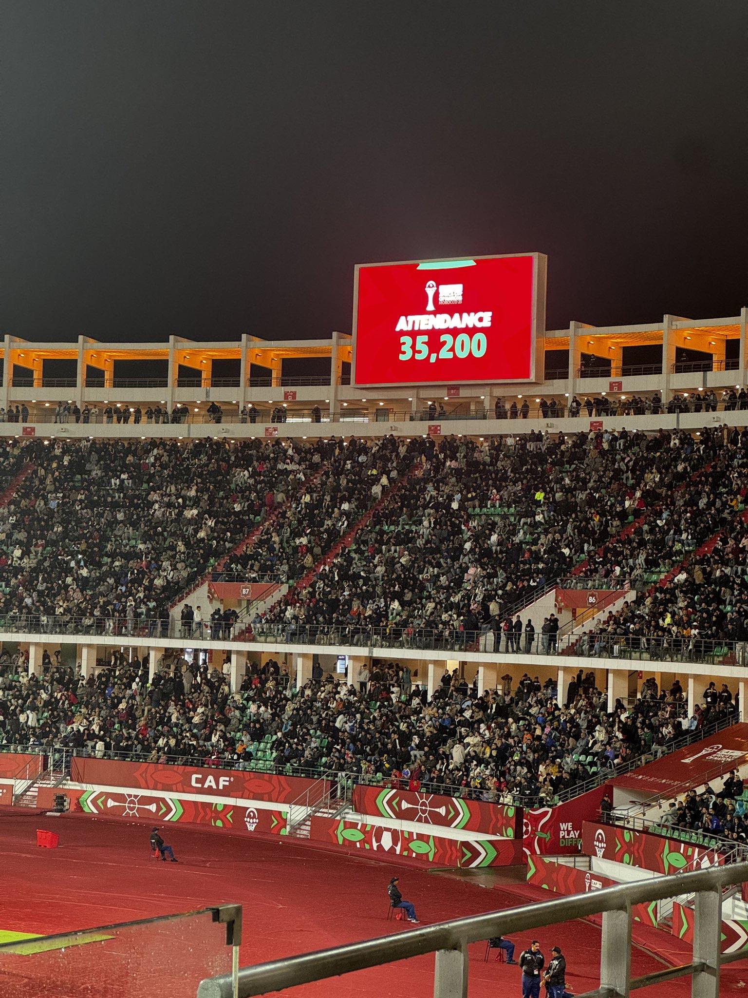 Nëse stadiumi është gjysmë i zbrazët, hyrja bëhet falas