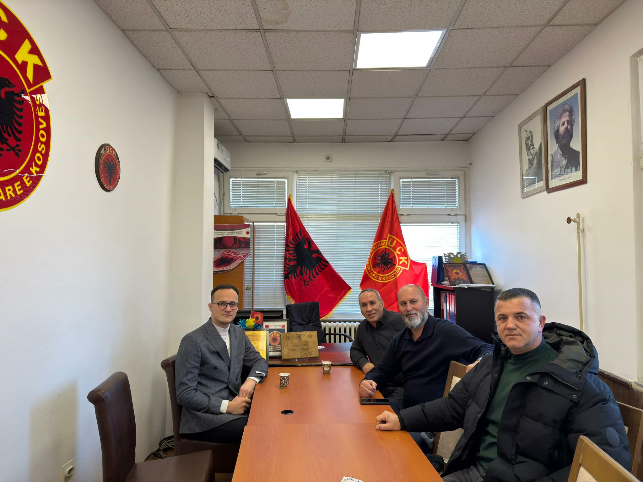 Alban Hyseni viziton organizatat e dala nga lufta e UÇK-së