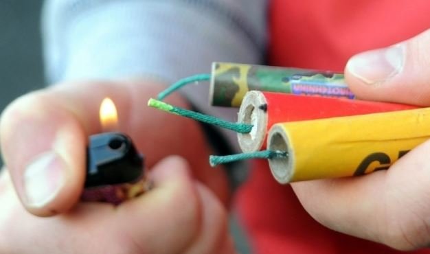 Mjetet piroteknike shkaktojnë 6 të lënduar, njëri prej tyre rëndë