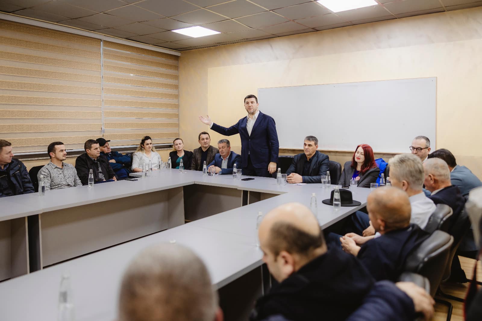 Krasniqi në tubim me qytetarënë Dragash, i falënderon për mbështetje