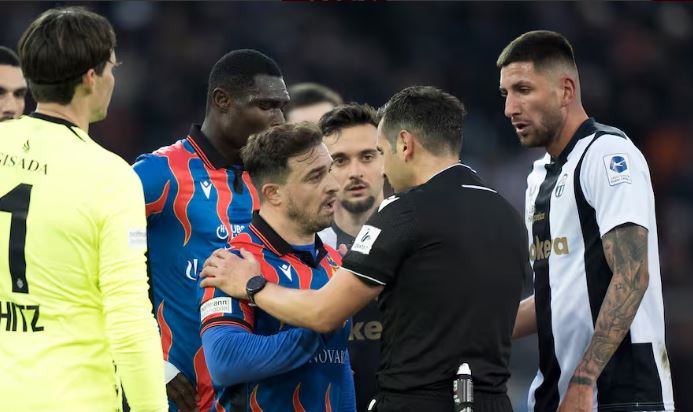 Xherdan Shaqiri: U përpoqën të më nxirrnin nga loja 