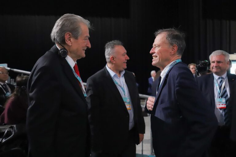 Berisha publikon foto me presidentin e parlamentit të Saksonisë në Gjermani: Mik i Shqipërisë