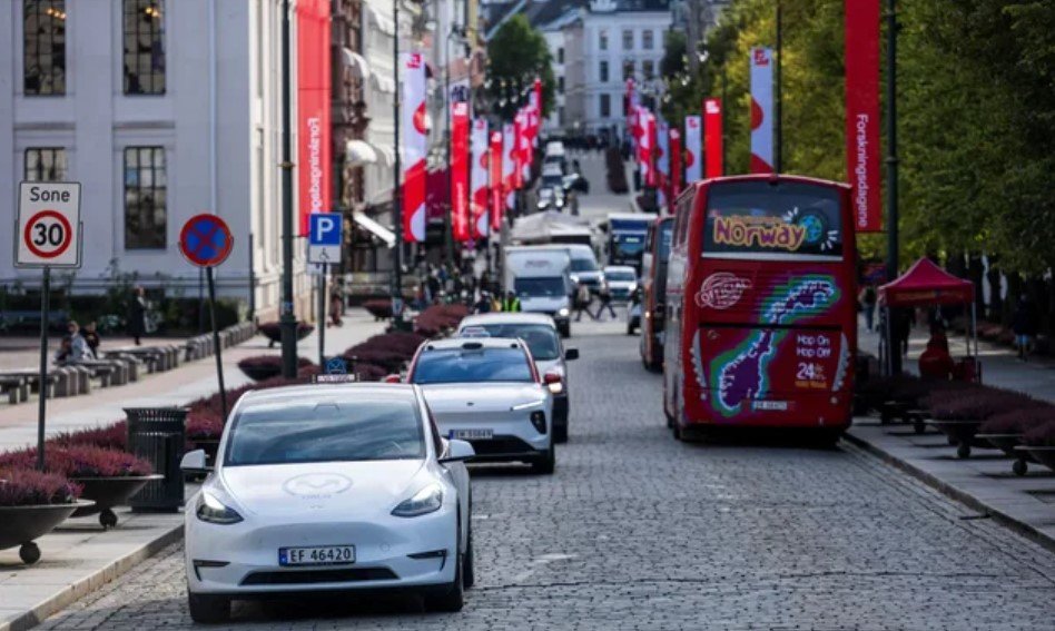 Norvegjia, vendi i parë që përdor vetëm automjete elektrike