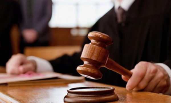 Një muaj paraburgim për babë e bir, të dyshuar për vrasjen në Skënderaj