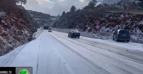 Temperaturat zbresin në -5 gradë Celsius! Dëbora i lë vendin ngricave në Bulqizë dhe Mat, probleme në qarkullimin e automjeteve