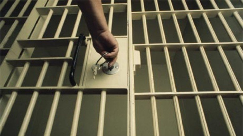 Po planifikonin vrasjen e një personi – u caktohet një muaj paraburgim pesë të arrestuarve në Pejë