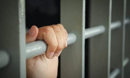Nga një muaj paraburgim për të dyshuarit që kontrabandonin mallra e sulmuan policët
