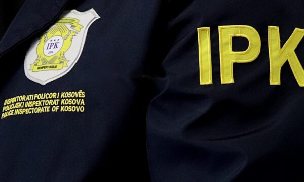 Policia njofton për suspendimin e 2 policëve, përmend edhe suspendimin e njërit nga IPK