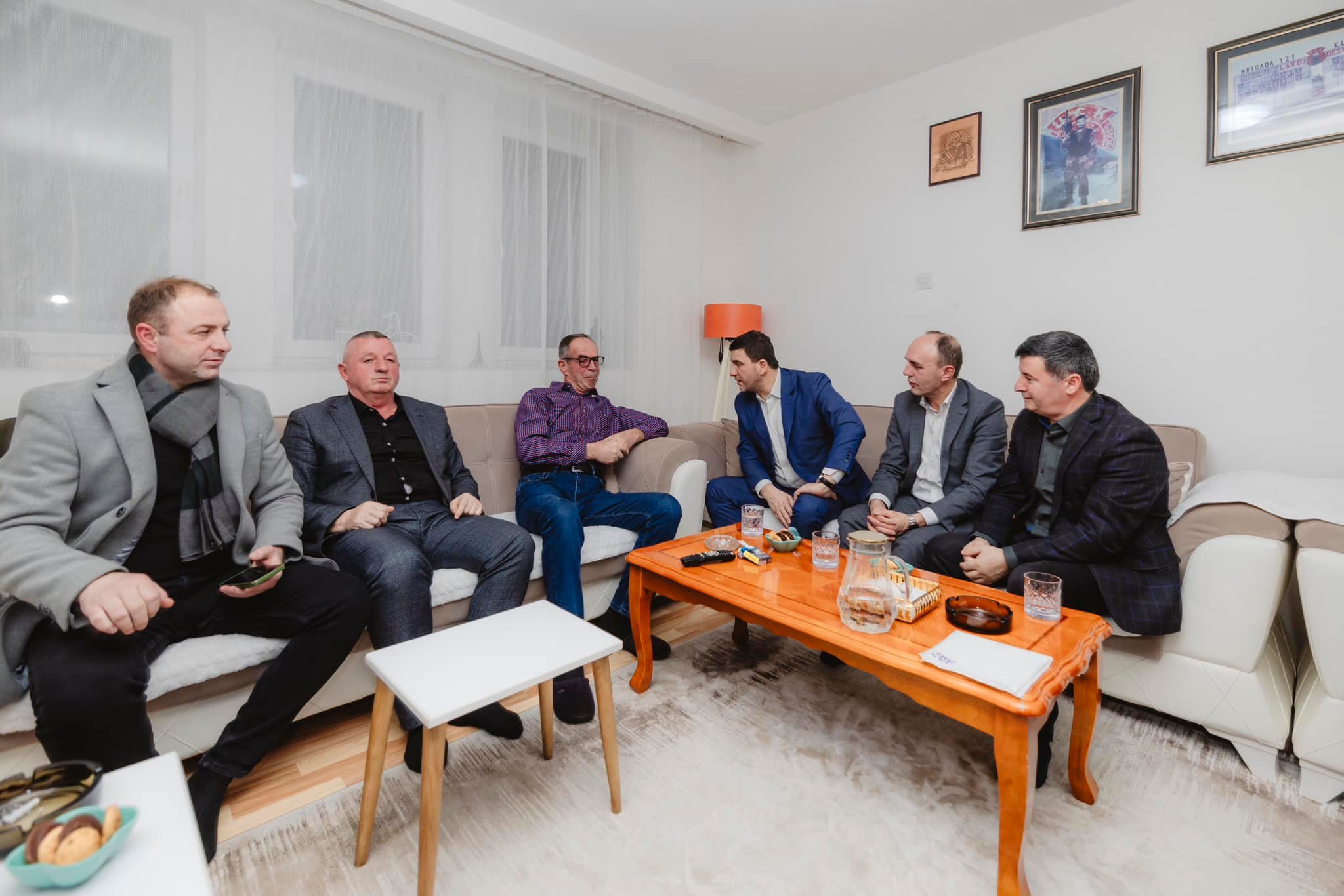 Memli Krasniqi viziton familjen e luftëtarit të UÇK-së, Ramë Bibaj