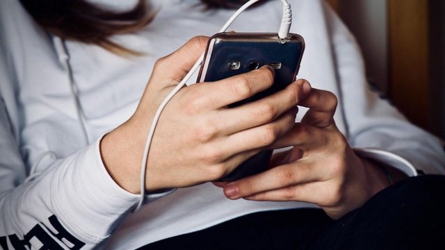Fshijeni nga telefoni! Virusi që përgjon pajisjet, ja aplikacionet që e përhapin atë