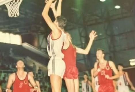 Kuqo: Si bëra historinë me vëllain tim Roberti te Partizani