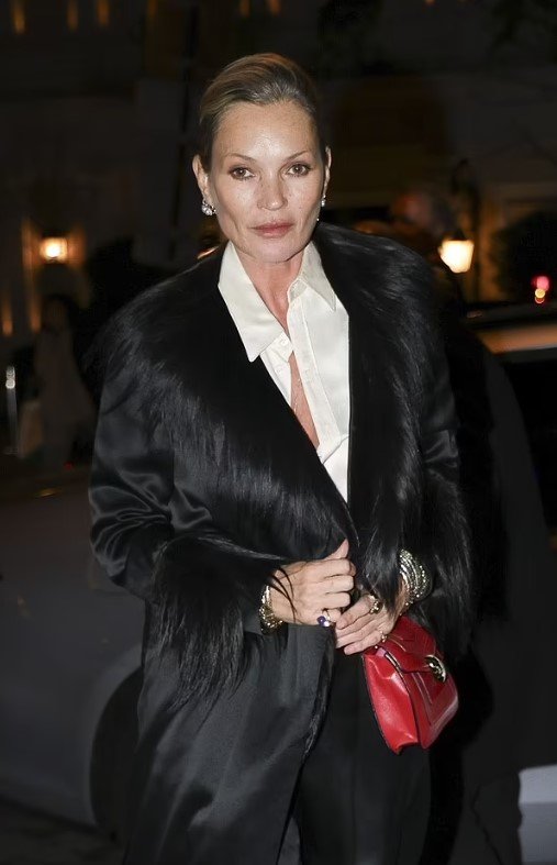 Kate Moss sensacionale në Paris