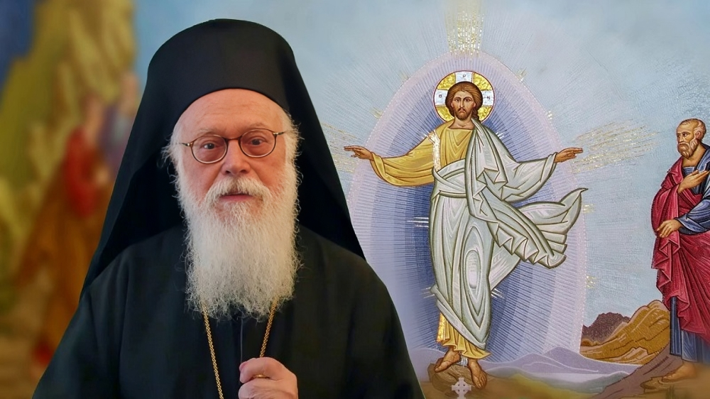 Trupi i Kryepeshkopit Janullatos mbërrin në Shqipëri, të enjten ceremonia mortore