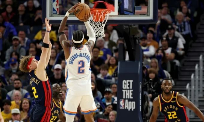 Cleveland triumfon në Miami