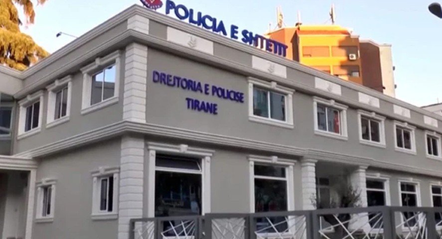Policia kontrolle në Tiranë/ Shisnin drogë, arrestohen tre persona