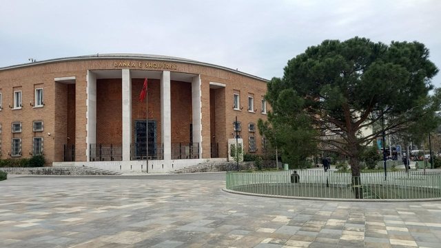Nis kufizimi, jo më kredi pa limit! Hyn në fuqi vendimi i BSH, 85% për kredinë në lekë, 75% në valutë
