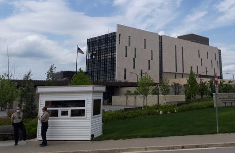 Ambasada amerikane bën përgatitjet për festimin e 249-vjetorit të Pavarësisë