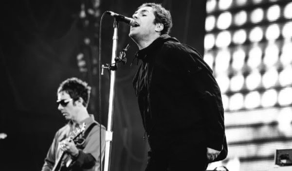 Oasis rikthehen “madhërishëm” sonte në skenë