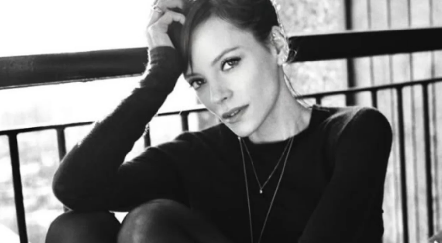 Lily Allen flet hapur për abortet dhe del në publik pas deklaratës së guximshme