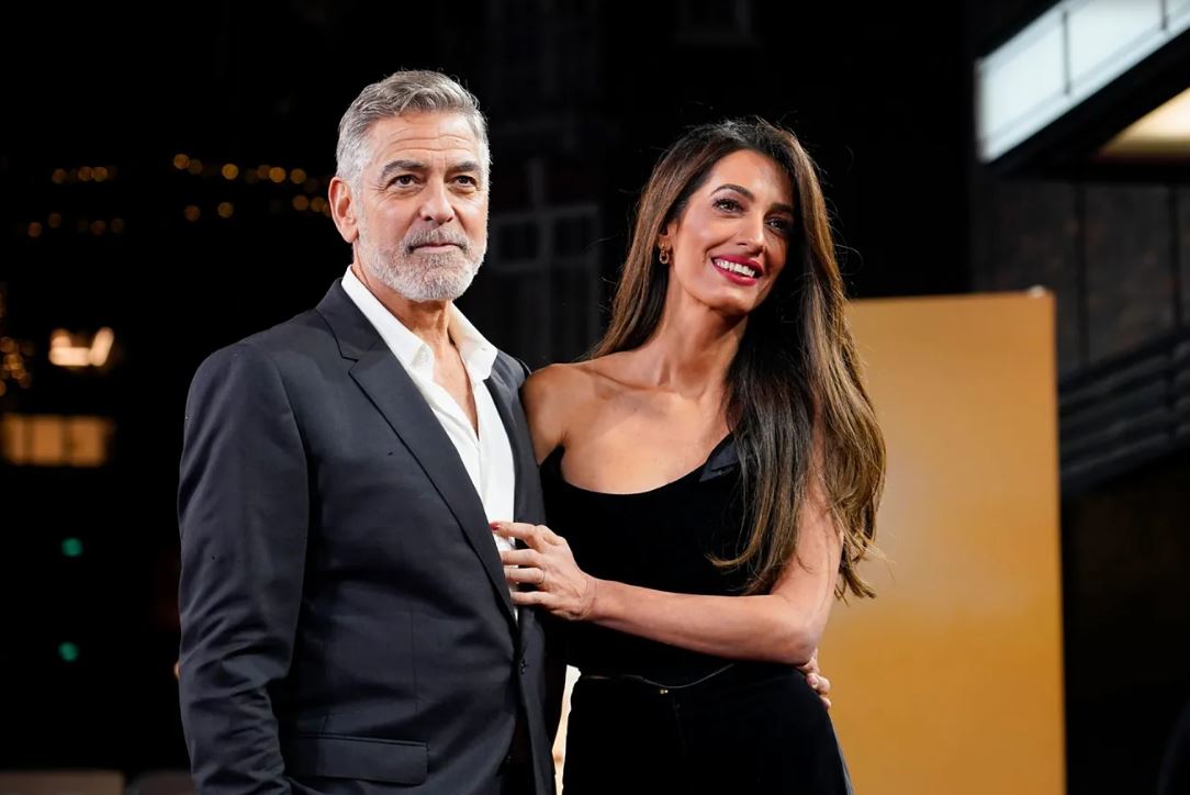 Amal Clooney zbulon arsyen e rregullit të rreptë në shtëpi: Ua mbledh telefonat gjithmonë mysafirëve sepse…