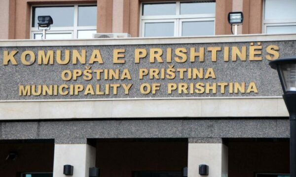 Fluksi i mërgimtarëve: Komuna e Prishtinës zgjat orarin për disa shërbime komunale 