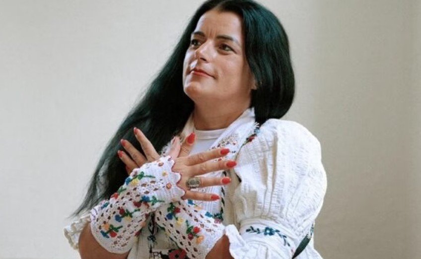 Vasfije Krasniqi në revistën “Vogue” në mesin 250 të mbijetuarave të dhunës seksuale në gjithë botën
