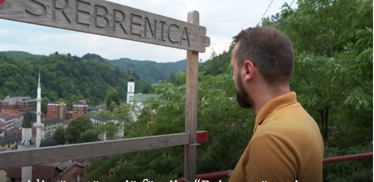 Gjenocidi në sytë e një fëmije: “Rri pranë meje, mos u ndaj as edhe një sekondë”