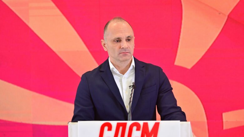 Filipçe: Pensionistët, punëtorët dhe të rinjtë janë lënë vetë në kohë krize