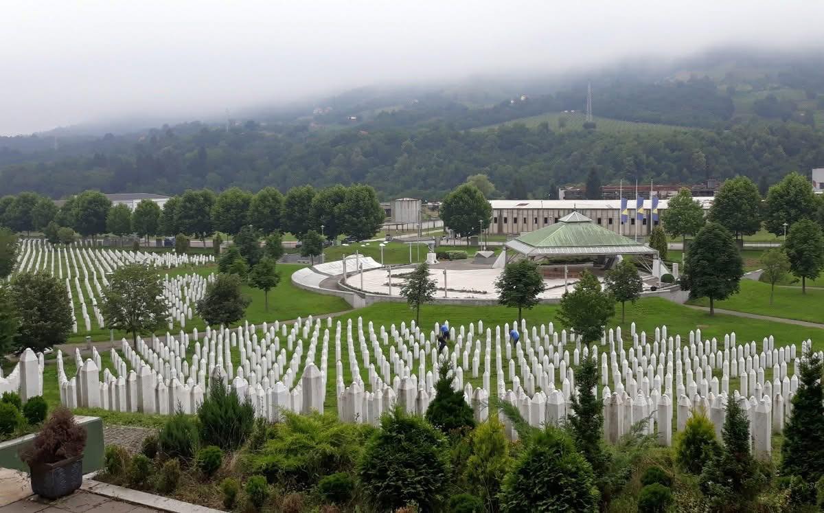 Gjenocidi i Srebrenicës, Haradinaj: Populli i Kosovës qëndron pranë familjeve të viktimave