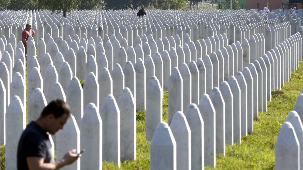 Kosova si Srebrenica?!