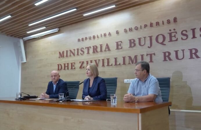 Rama kërkoi shkrirjen e AKU-së, ministrja Denaj pezullon inspektimet: Inspektorët e rinj do të vlerësohen nga një komision i posaçëm