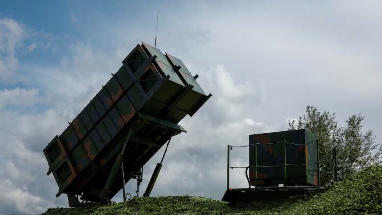 Ukraina feston “ndryshimin për armët” nga Trump, por “djalli fshihet në detaje”